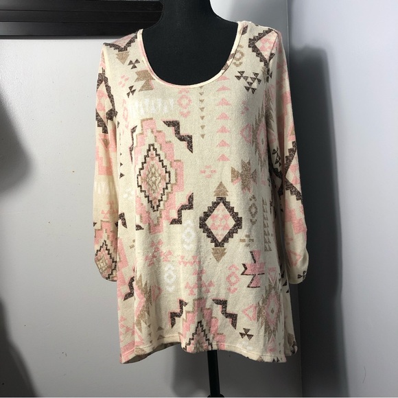 New directions Soft Pink Aztec Lace Top - Picture 1 of 6